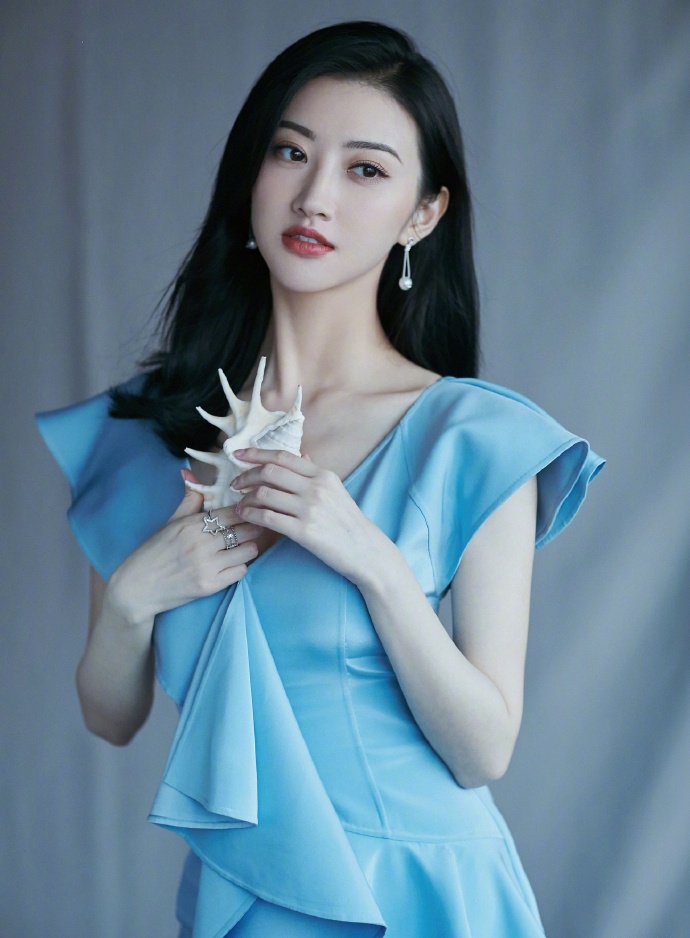 《惊奇队长2》曝光动漫展海报，三位女强人霸气登场