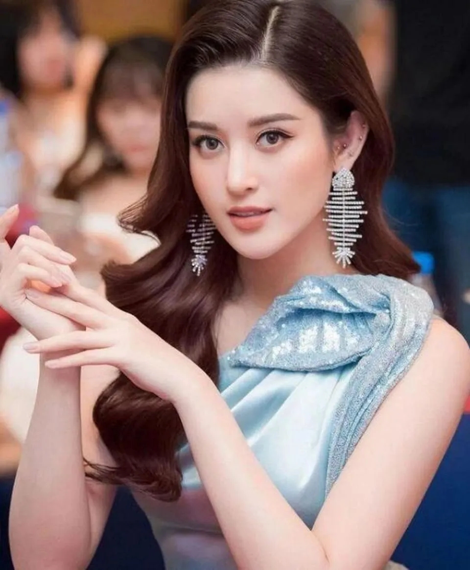 偶遇Rain夫妇约会！夫妻轮流穿同件衣服好甜蜜