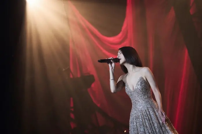 50、60岁穿大衣，别再乱配鞋子！这“2鞋3靴”才是优雅之选