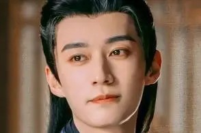 看陈数高圆圆穿搭悟了：裙子不配运动鞋更时髦高级