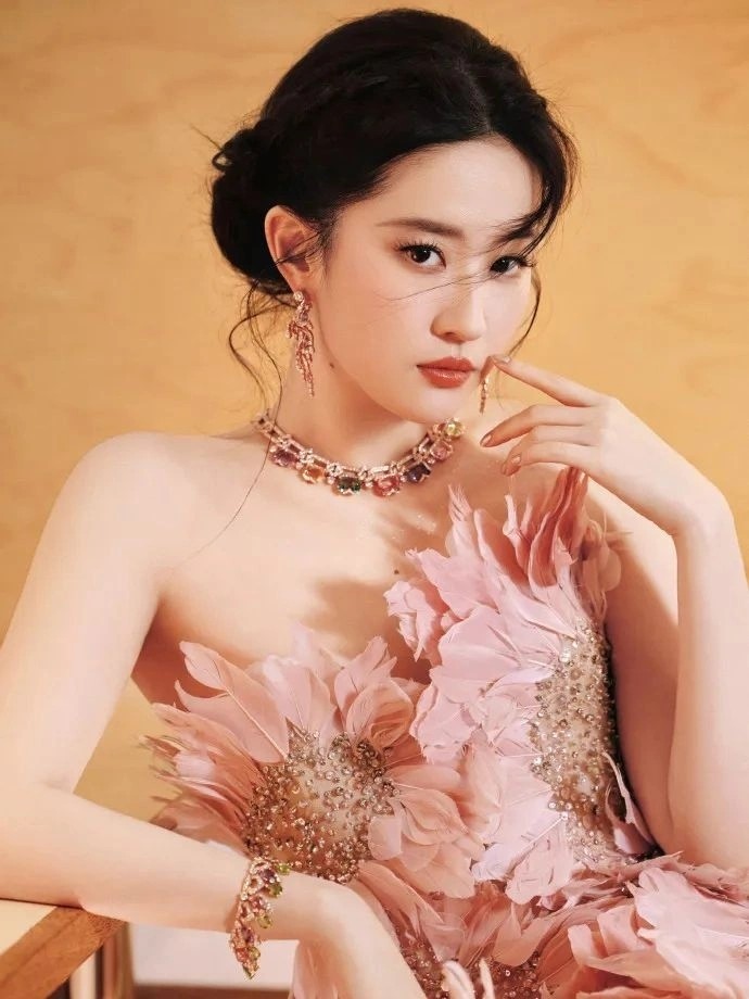 张碧晨不再隐忍！公开回应被包养、当小三传闻，她才不是软柿子