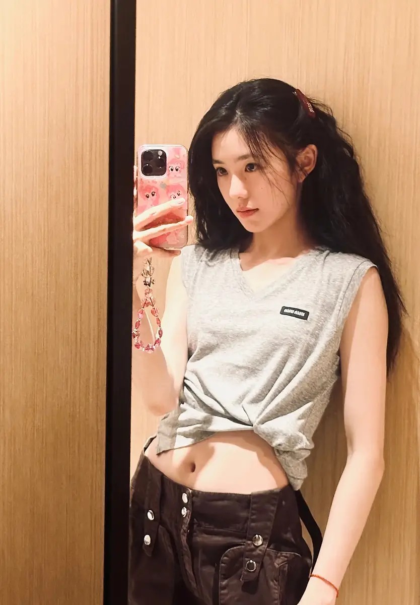 19岁继承50亿，全身钉9个洞，贾静雯女儿梧桐妹，是好命还是可怜