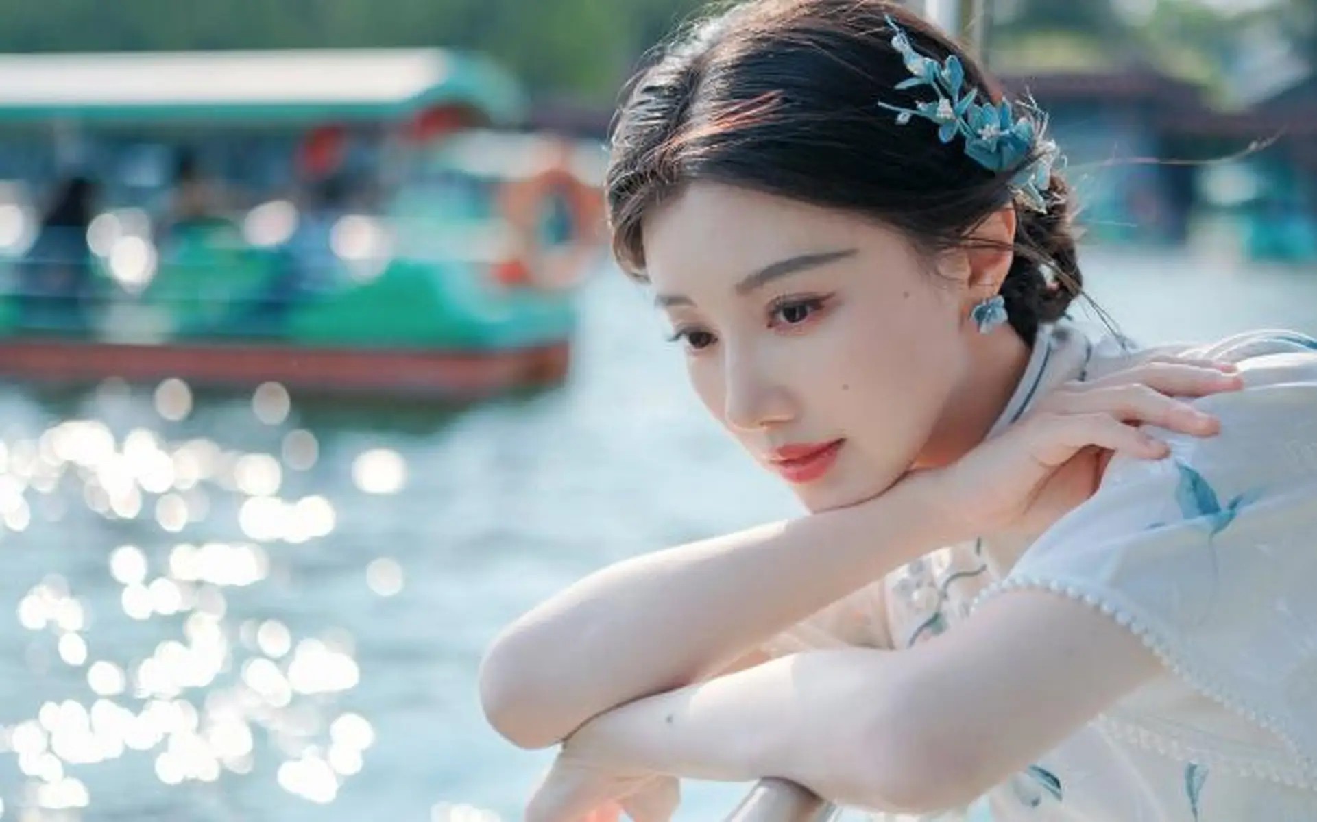 五一档新片扎堆，但口碑票房不佳，上座率及走势都不如《哪吒2》