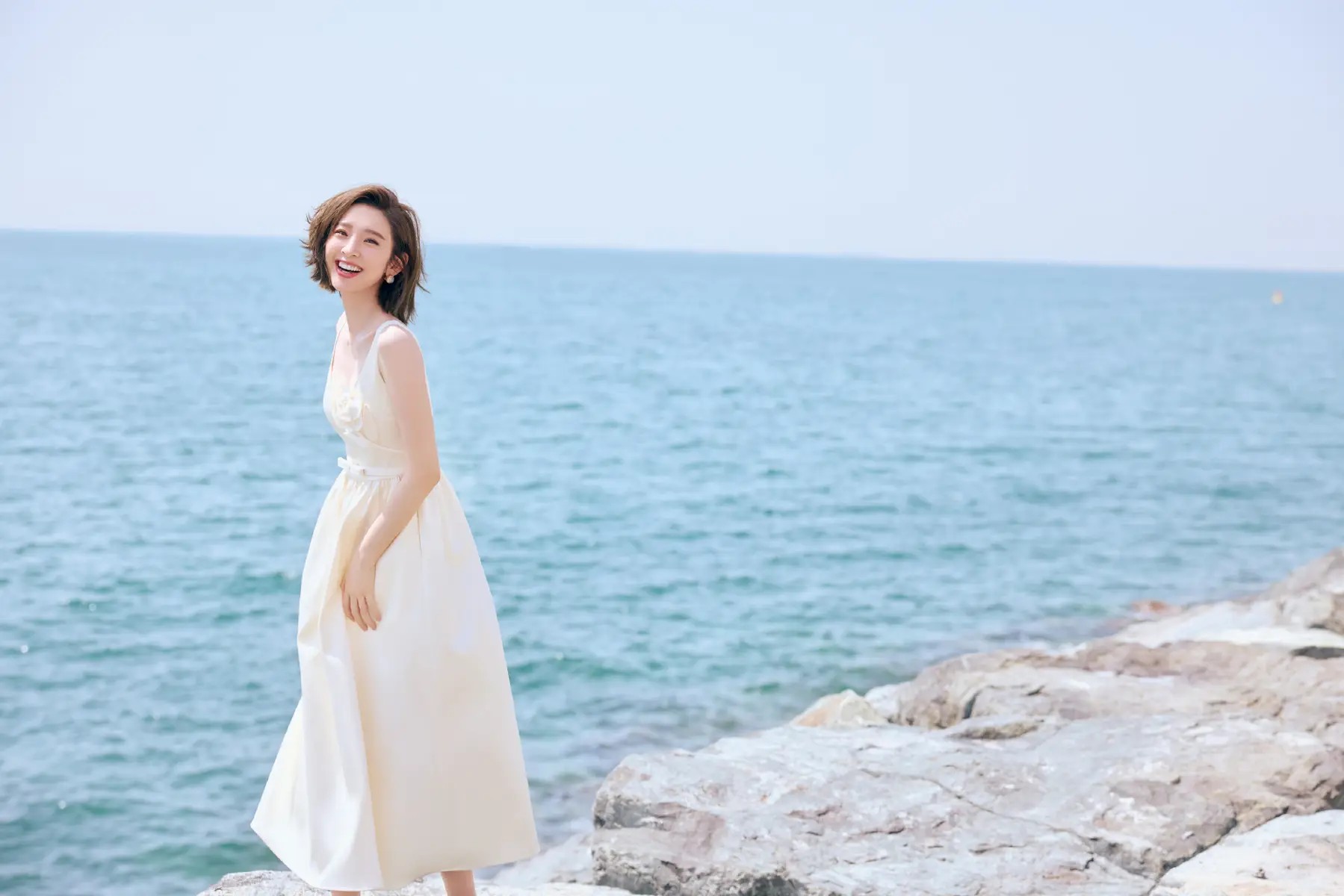 朱千雪携医生老公亮相，网友吐槽长相潦草，宣布与TVB续约引期待