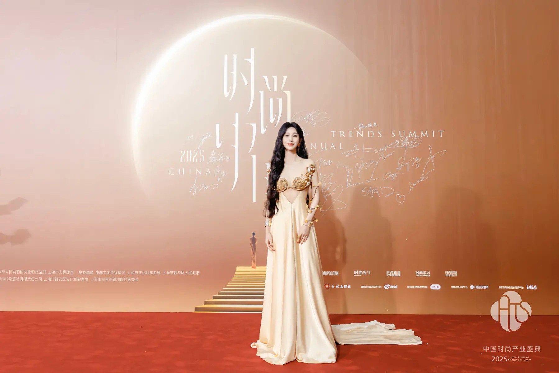 邓紫棋高兴宣布重录旧作：已经超过六年未收到旧歌版税