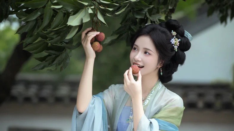 TVB清纯小花近况曝光！自曝离巢前三次谈续约，经历两次丑闻学乖