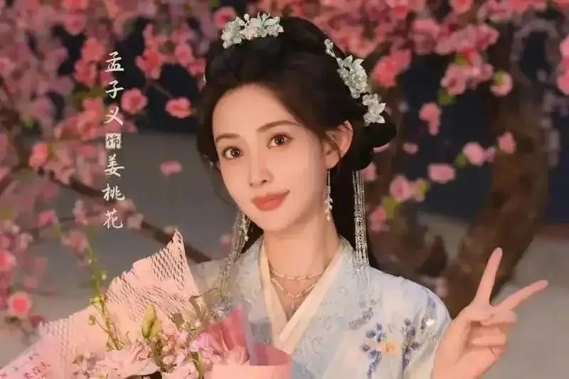 TVB港姐冠军晒14岁清纯旧照，被赞纯天然美女，如今成最吸金网红