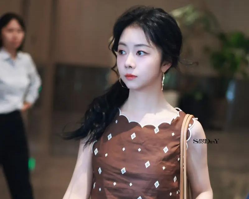 具俊晔靠一张图片口碑暴涨，评论区却有人坐不住：摆拍的太明显了