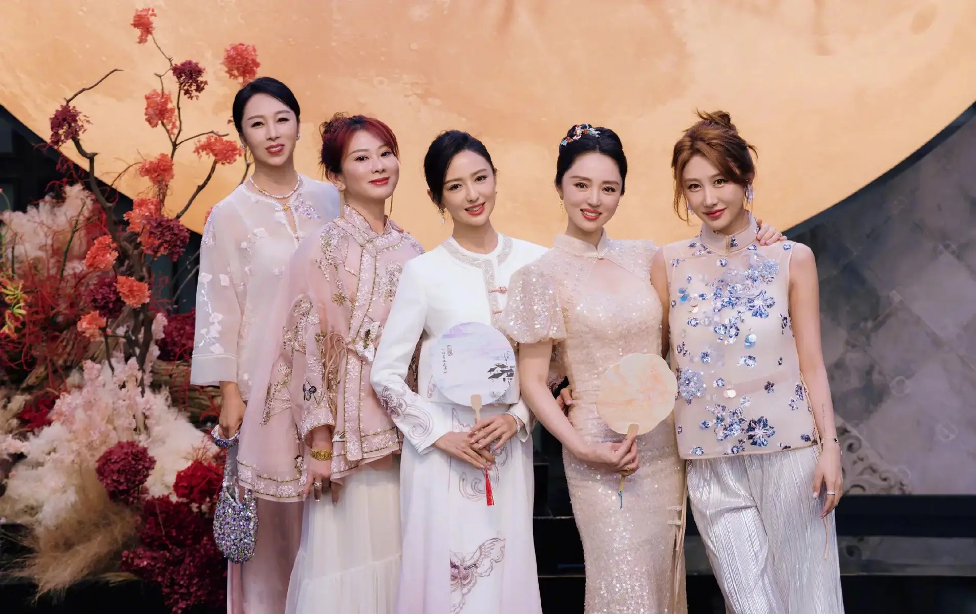 国庆档电影带火多地文旅，“跟着电影去旅游”成新潮流