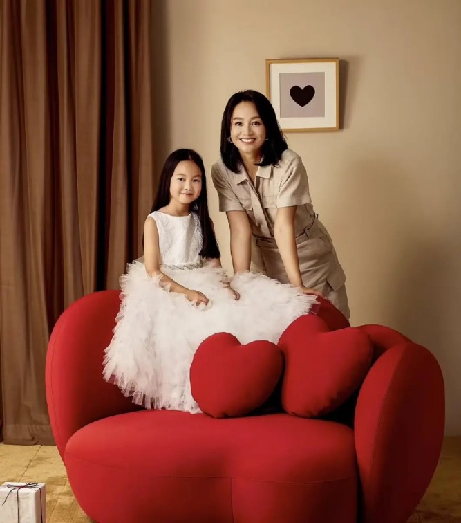 特朗普与卡尼会晤：美加贸易谈判与“合并”言论引发关注  