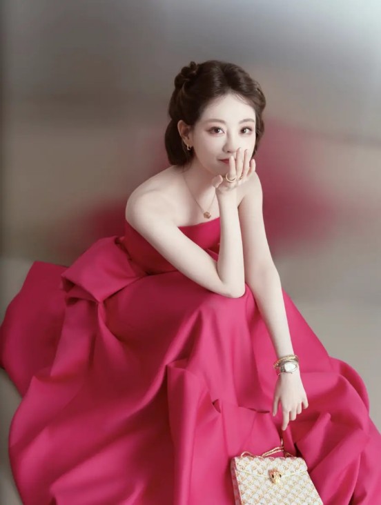 龙头杖与眼泪：《喜人奇妙夜 2》背后女喜剧人的突围战