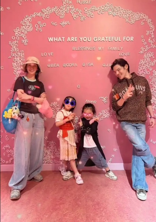 AI男友又进化了，乙女玩家一次谈仨