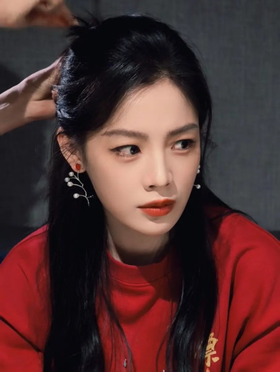 《校服的裙摆》首播：谢彬彬主演校园爱情剧，大妈最懂少女心