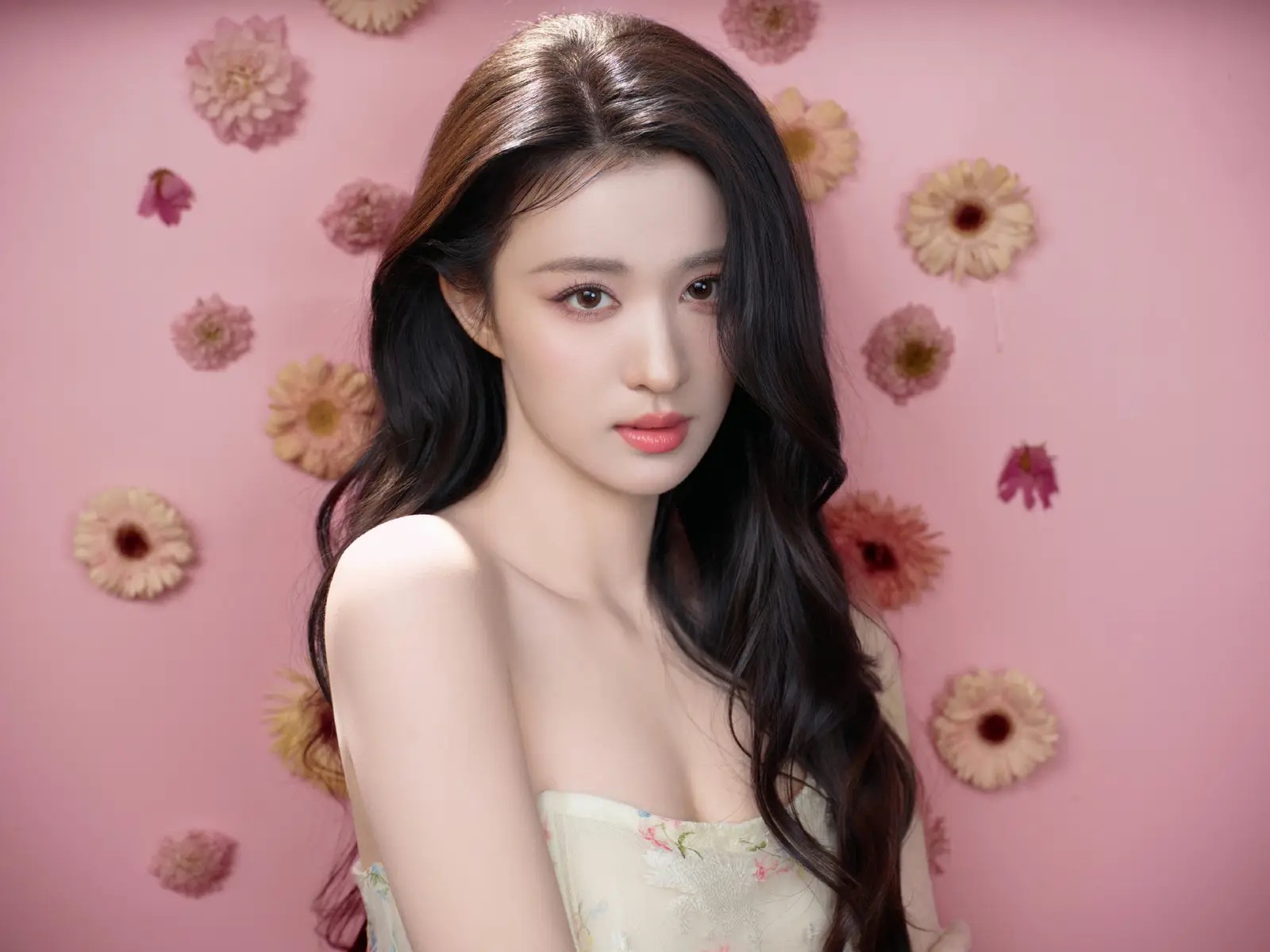 YC W26 深度复盘：告别“为人类服务”，押注“原子世界”与“Agent经济”