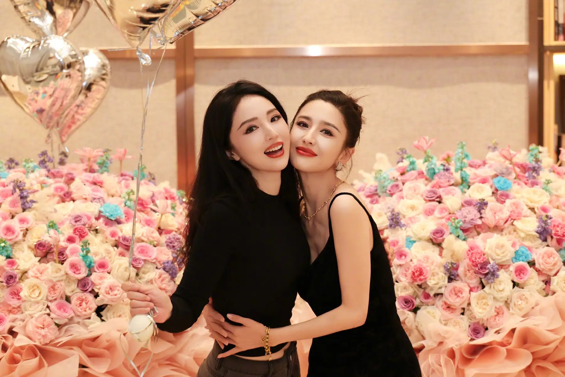 认不出！60岁前TVB男神面目全非，18年婚姻破裂、亿级生意崩盘，如今澳门开店踏实谋生