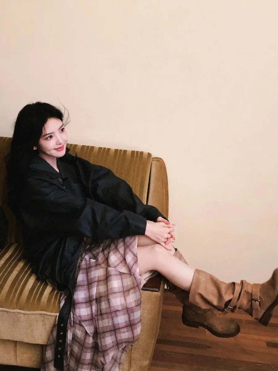 宋宁峰张婉婷一家四口出门游玩，“张婉婷疑似怀三胎”登上热搜